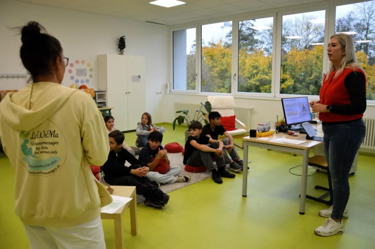 Workshop „Stark sein beginnt bei mir“ mit Massageliegen beim Präventionstag 2026