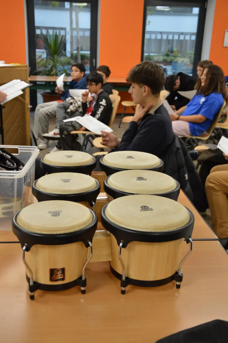 Musikworkshop mit Trommeln und Cajons beim Präventionstag 2026
